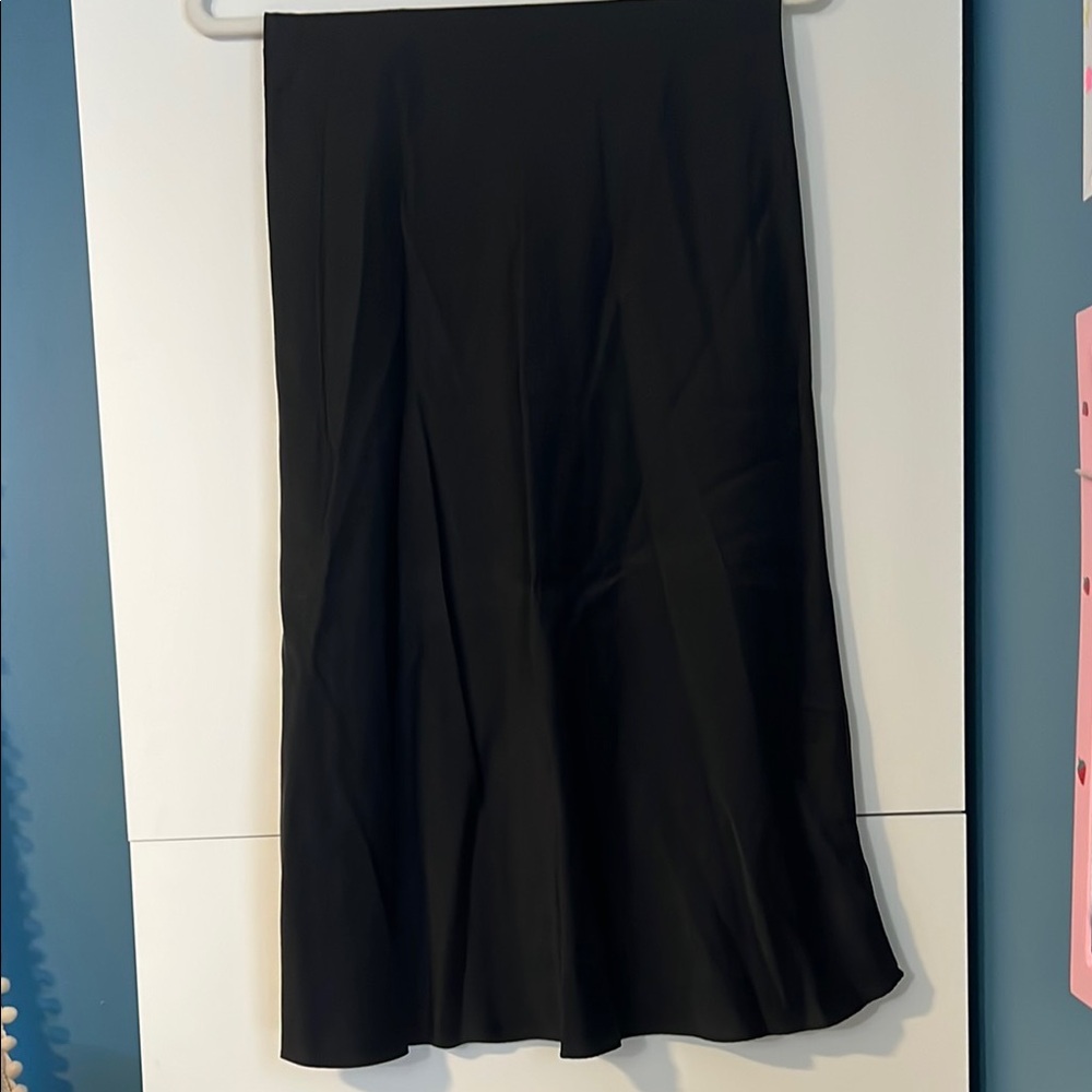 Quince - 100% Silk Elegant Black Midi Skirt